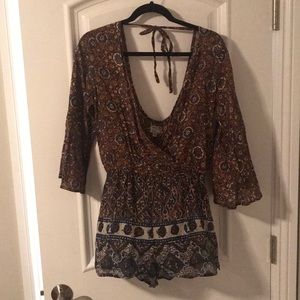 RVCA adorable printed romper!